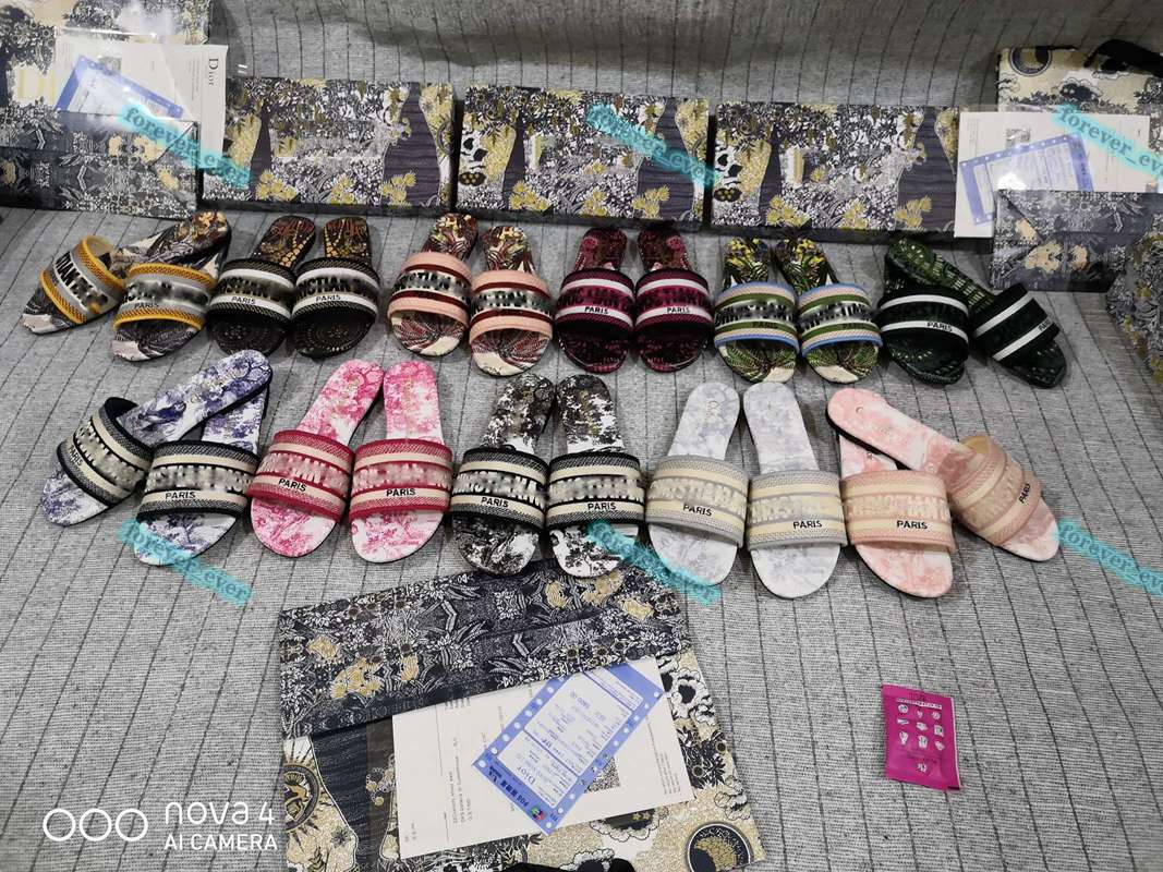 

slipper Summer woman Cartoon Big Head beach fashion love Leather luxe Medium heel Letters Sandals Metal slippers Size 35-42, 10