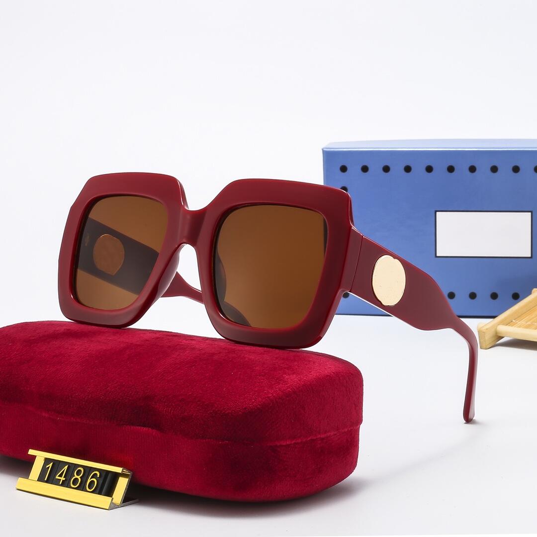 

Sunglasses For Women and Men Summer style Anti-Ultraviolet Retro Plate Square Full frame black gold Gradient grey lens fashion Eyeglasses Random Box