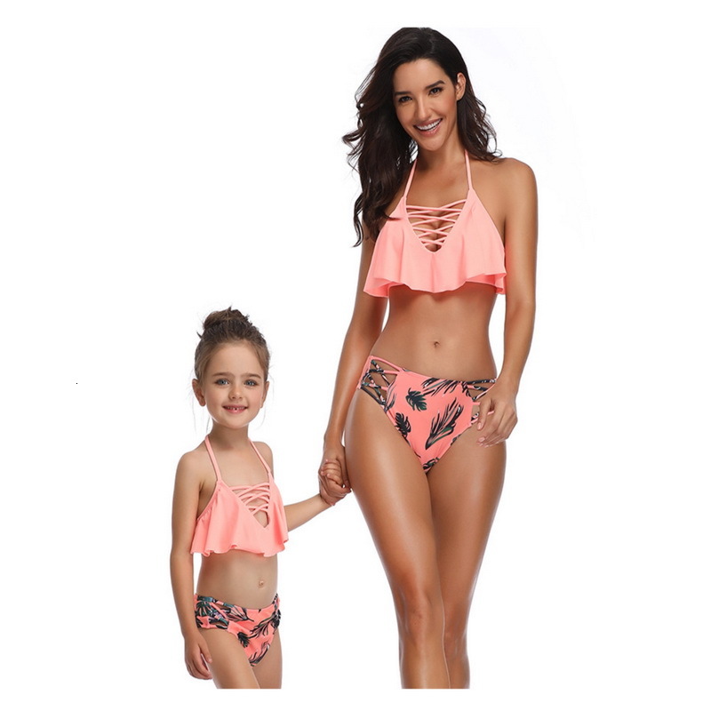 

Family Matching Outfits Summer Swimsuit 2pcs Sets Floral Halter Ruffles Bikini Triangle Swimming Trunks Mother Daughter E0121 UR15, Daughter green