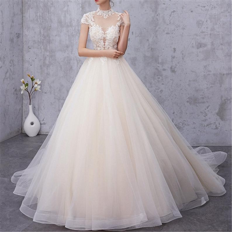 

2021 Elegant A Line Prom Dress Jewel Bridal Gowns With Train Short Sleeve Lace Appliqued Covered Button Robe De Mariée, Chocolate