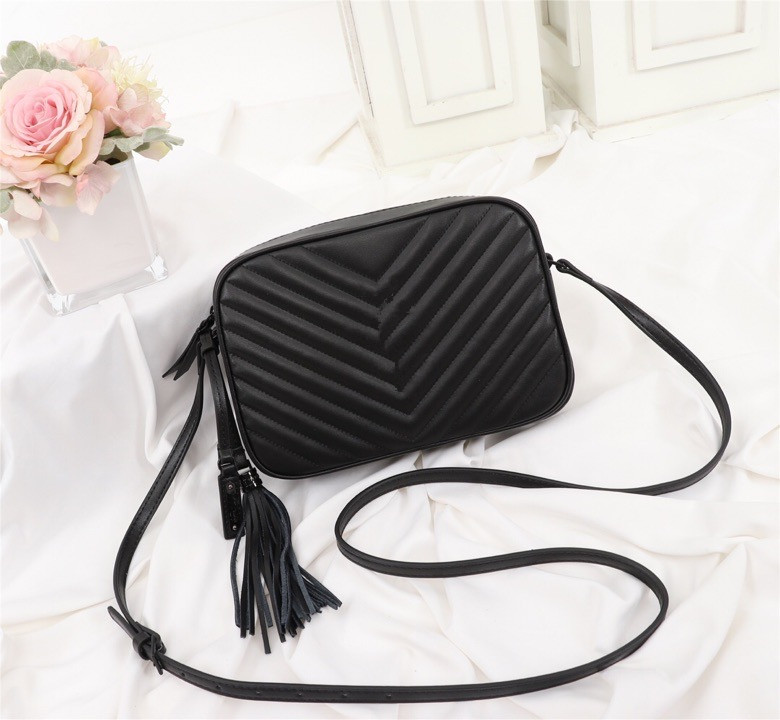 

2021 fashion one-shoulder messenger bag big brand classic lock design chain package suitable for a variety of occasions, multi-color optional, 01