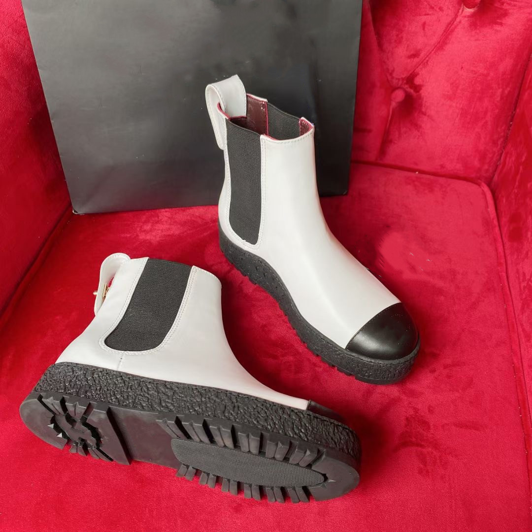 

Luxury women's ankle boots with elastic leather corrugated insole Metal lock size 35-41, Box