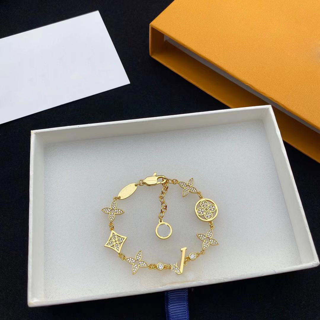 

Four Leaf Clover Steel Rose Gold Charm Bracelet for Womens Design Fashion Bracelets Dign Friends Student Gift Temperament Korean Simple Hand Jewelry
