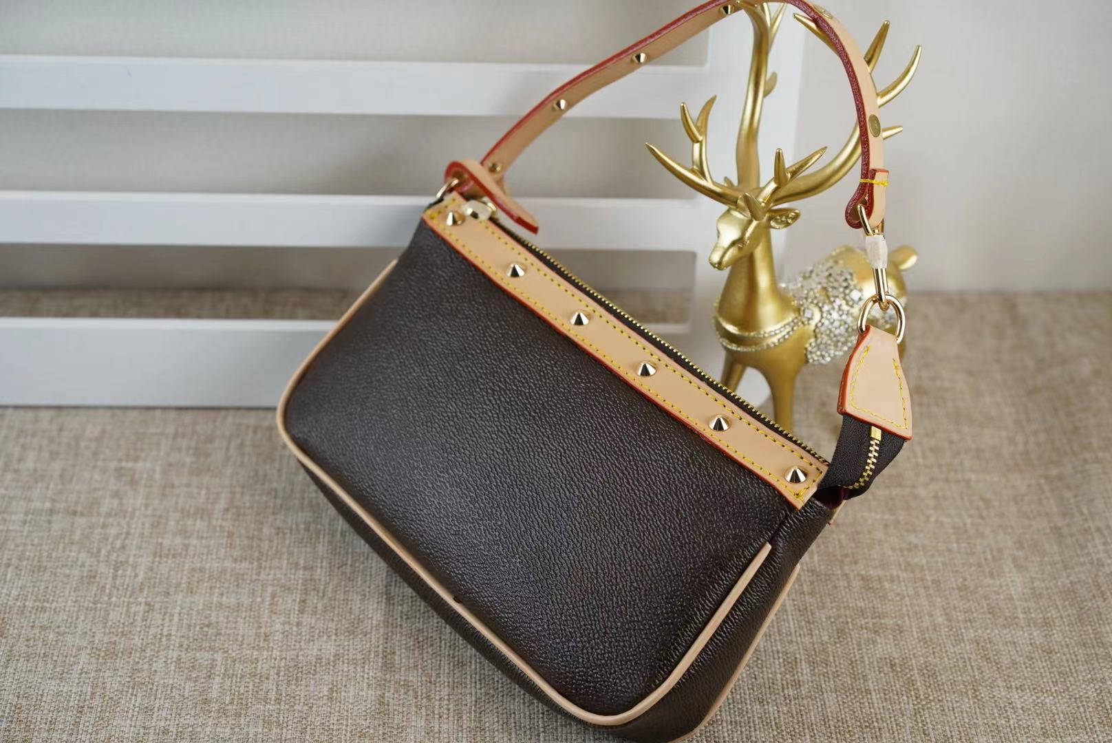 

Retro Shoulder Bags Totes Bag Womens Handbags Women Crossbody Purses Leather Clutch Backpack Wallet, White flower color letters