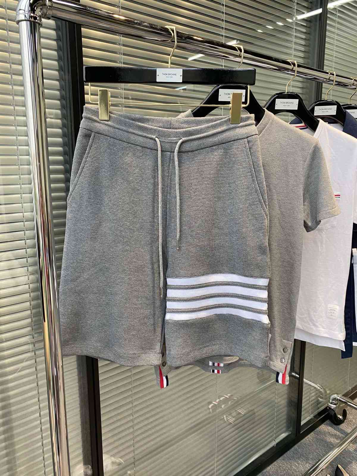 

Thom & Browne 21ss waffle shorts sweatpants men's Capris midpants beach pantsPGLZ, White;black