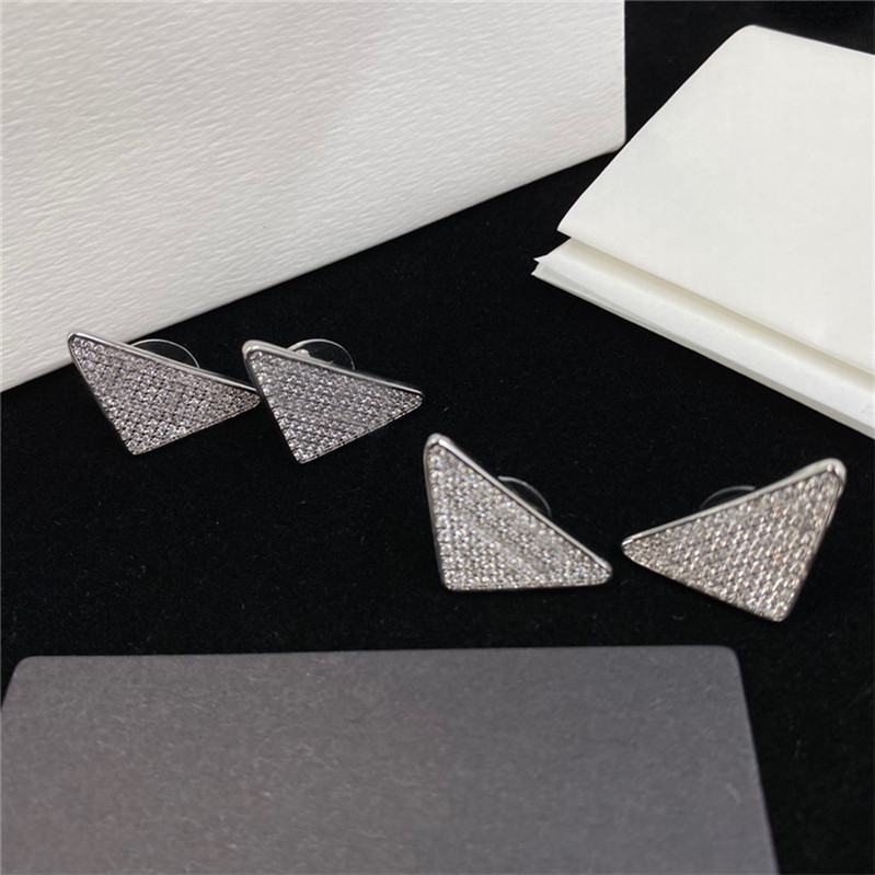 

Full Diamond Triangle Letter Charm Earrings Women Rhinestone Designer Studs Shiny Crystal Eardrop With Gift Box