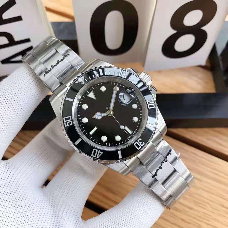 Top classique Business Swiss Annual Hot Style Haut-Close Boîte de sangle de luxe Mode Noir Calendrier Mâle Quartz Montre