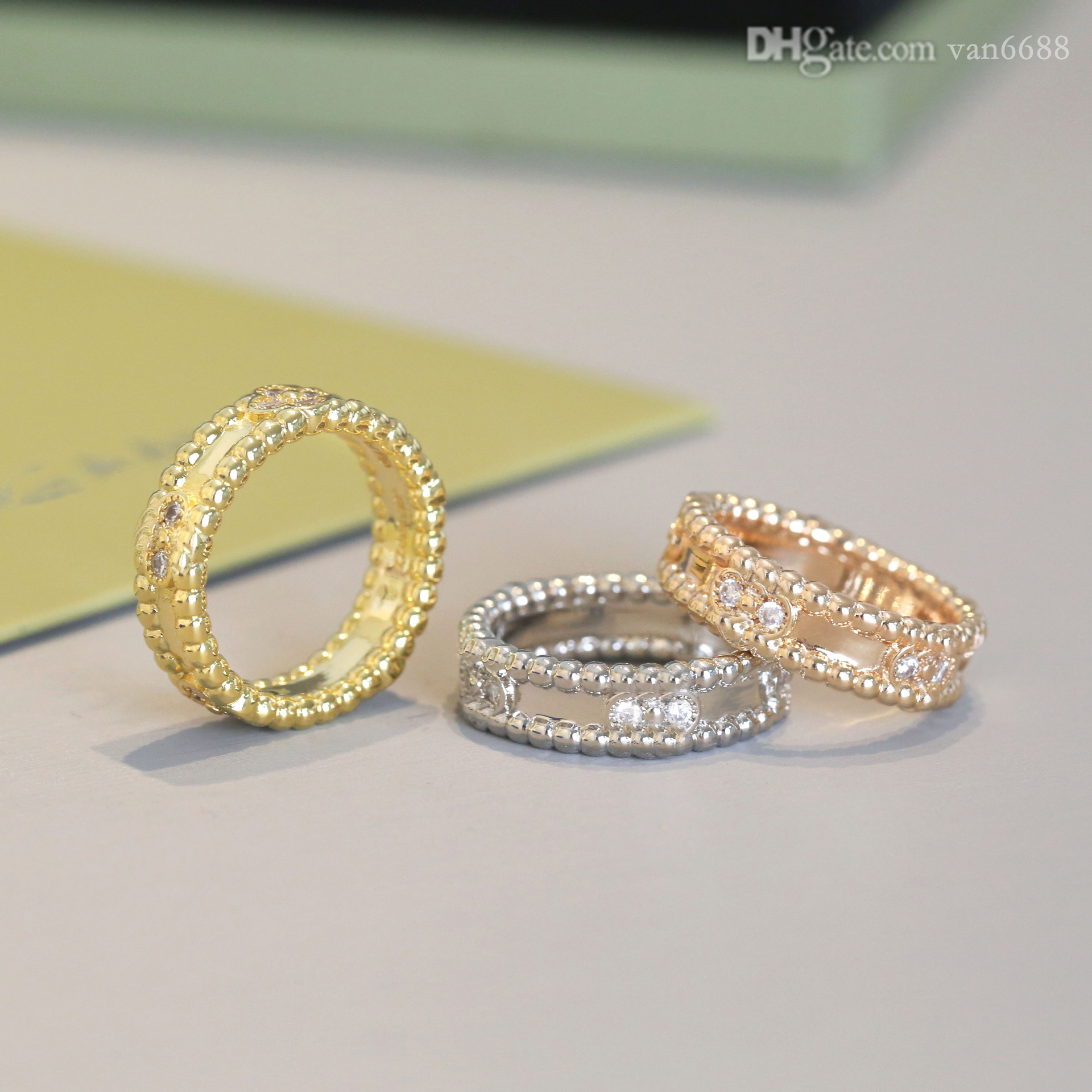 

Designer Love Ring Clover Rings Cleef Band Gold Silver Van Womem Men Screw Party Wedding Couple Gift Fashion Jewelry a1