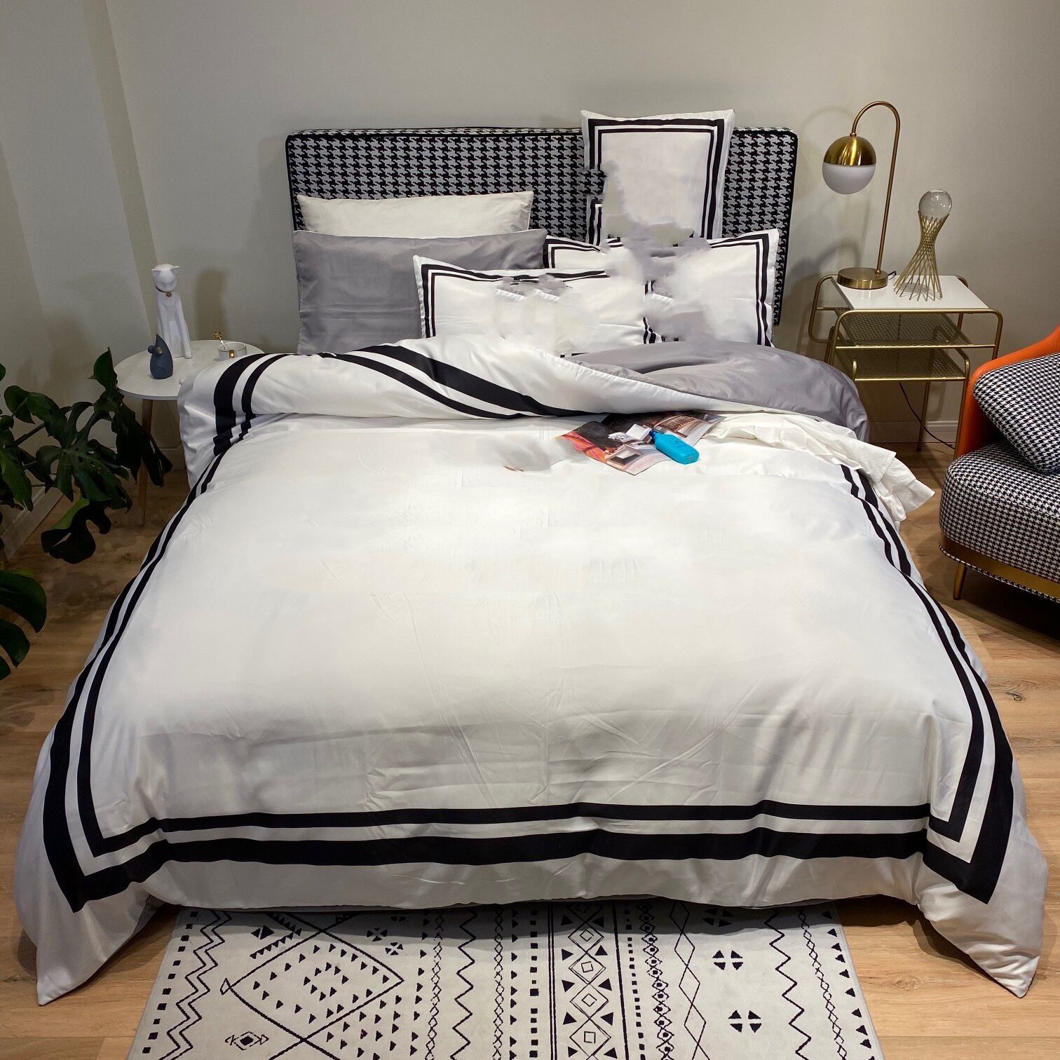 

2021 White designer bedding sets letter logo printed  size duvet cover high quality silk bed sheet pillowcases comforter set