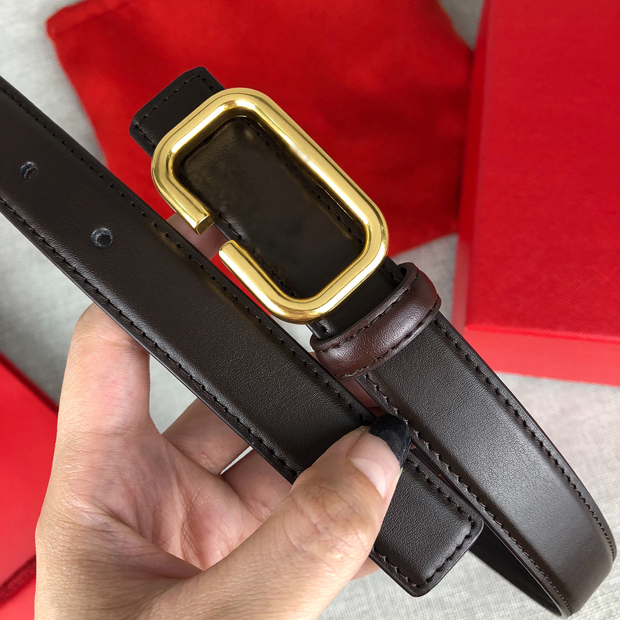 

Womens Designer Belt For Men Trendy Fashion Buckle Gold Letter V Mens Luxury Belts Ladies Waistband Ceintures Girdle Sapeee, Width2.4cm