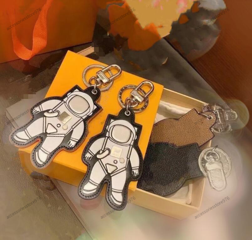 

Spaceman Cool High Quality Keychains lovers Keychain Leather Key Ring Silver Buckle Men Women Bag Car Handbag Pendant Couple Accessories 3 Colors
