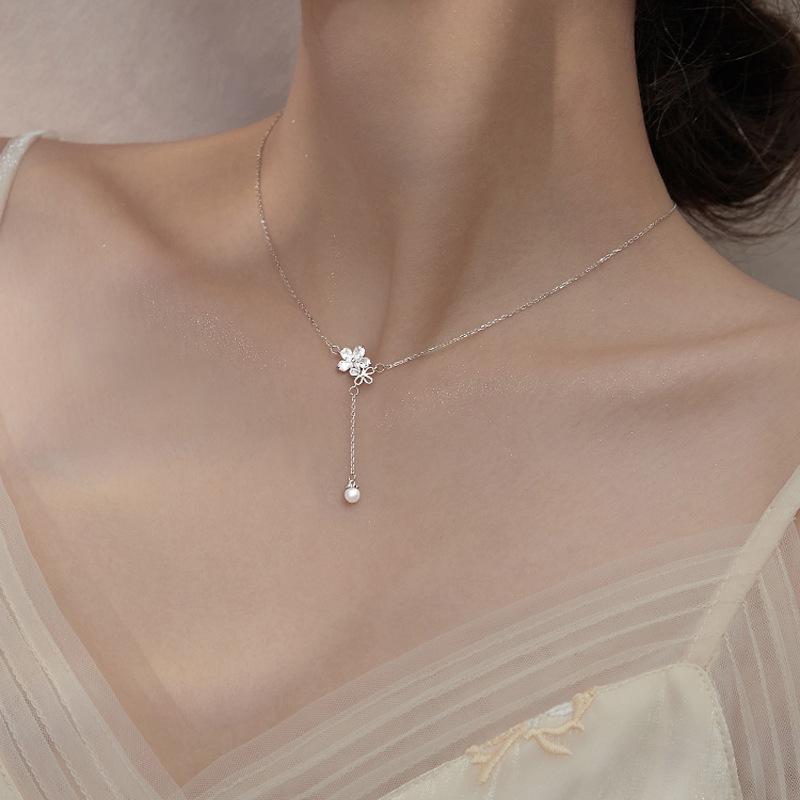 

Pendant Necklaces Silver Color Necklace For Women Simple Cherry Tassel Ladies Girl Fashion Pearl Design Sweater