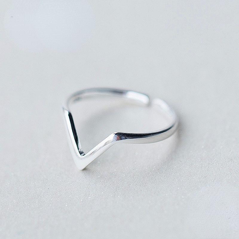 

cluster rings the letter v adjustable ring ladies exquisite jewelry party accessories valentine's day gifts small for lovers, Golden;silver