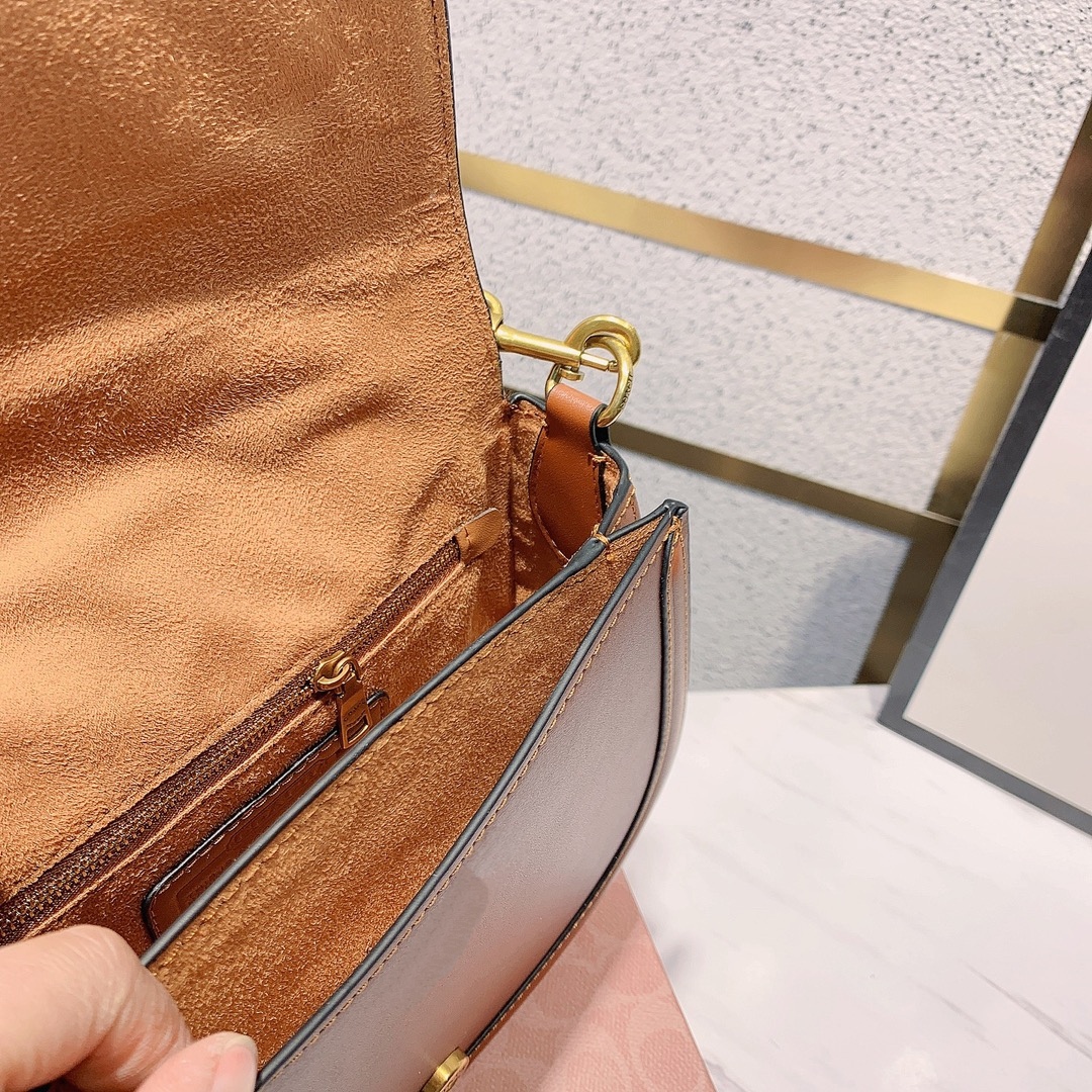 

Designer bag Spring and summer Retro design style Leather crossbody bags Meticulous workmanship pursuit of quality