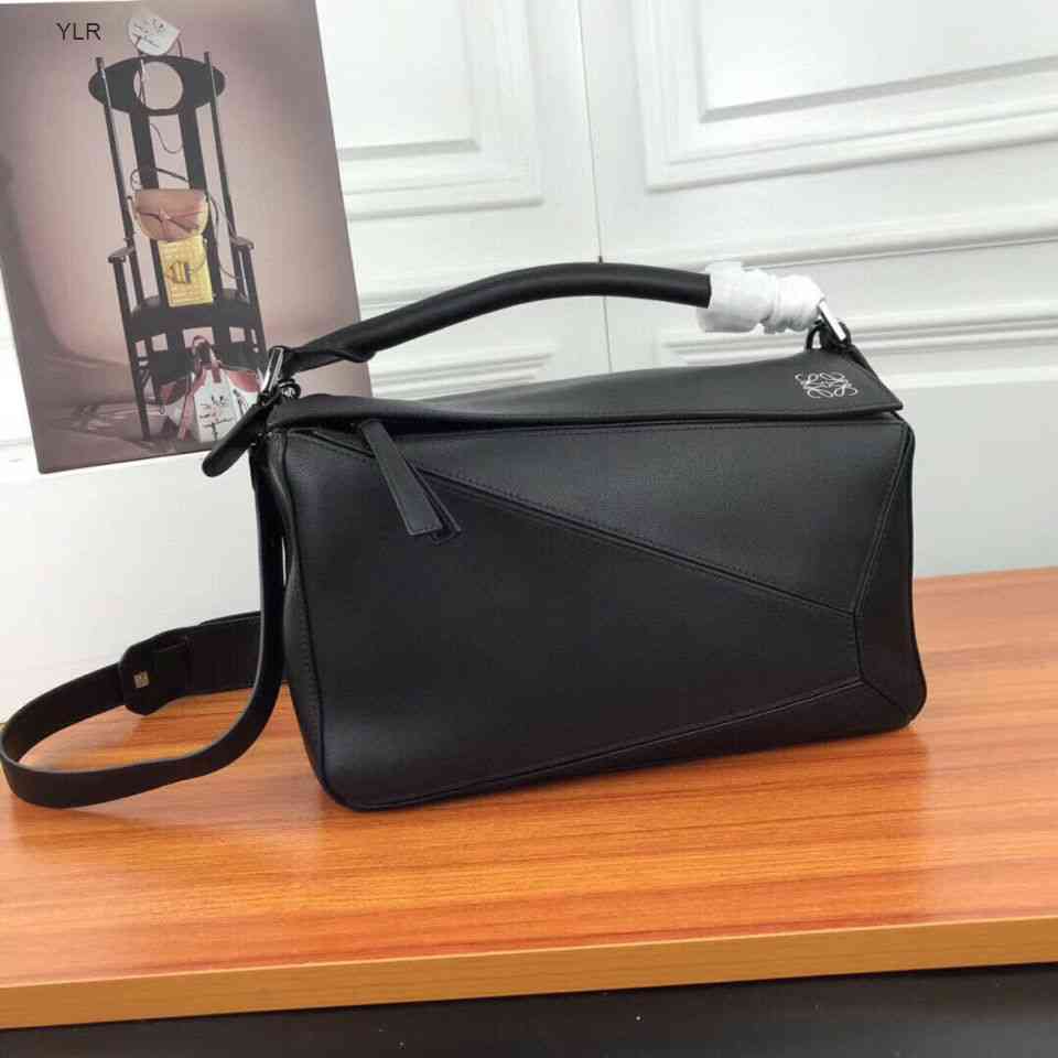 

[Loewe Rowe] star's same puzzle head leather splicing large capacity versatile One Shoulder Messenger Bag[Finished on April 10]