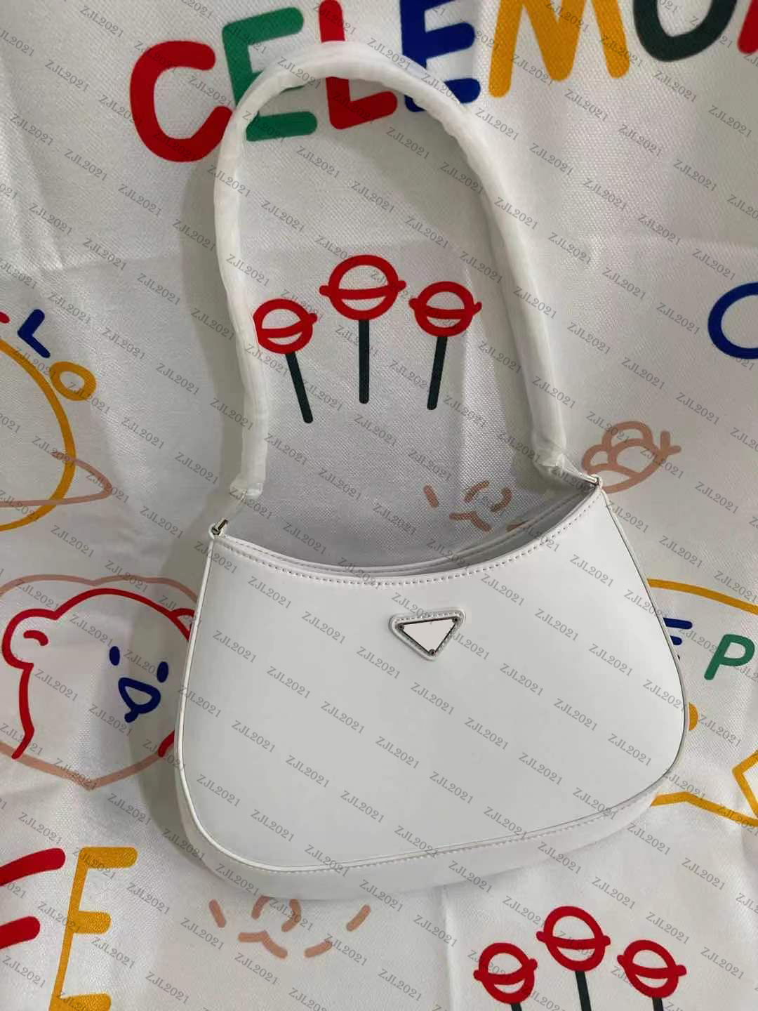 

Women Luxurys Designers Bags Spring/Summer 2021 must-have items with good-looking one shoulder and fashionable artistic sense