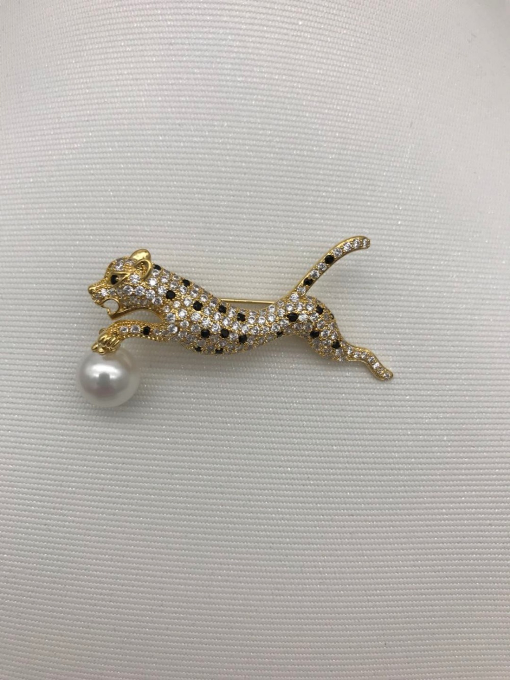 

whole plate leopard 10MM shell white Pearl Brooch Scarf Clips Breastpin Pendant