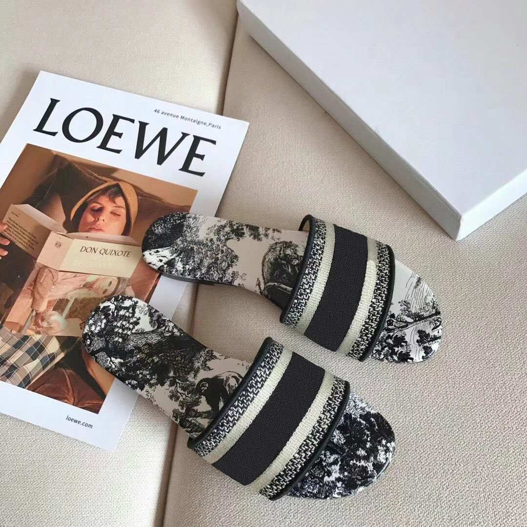 

2021 Paris Women Slippers Fashion Sandals Summer Girls Beach Slides Flip Flops Loafers Sexy Embroidered Shoes Large With Box, 34