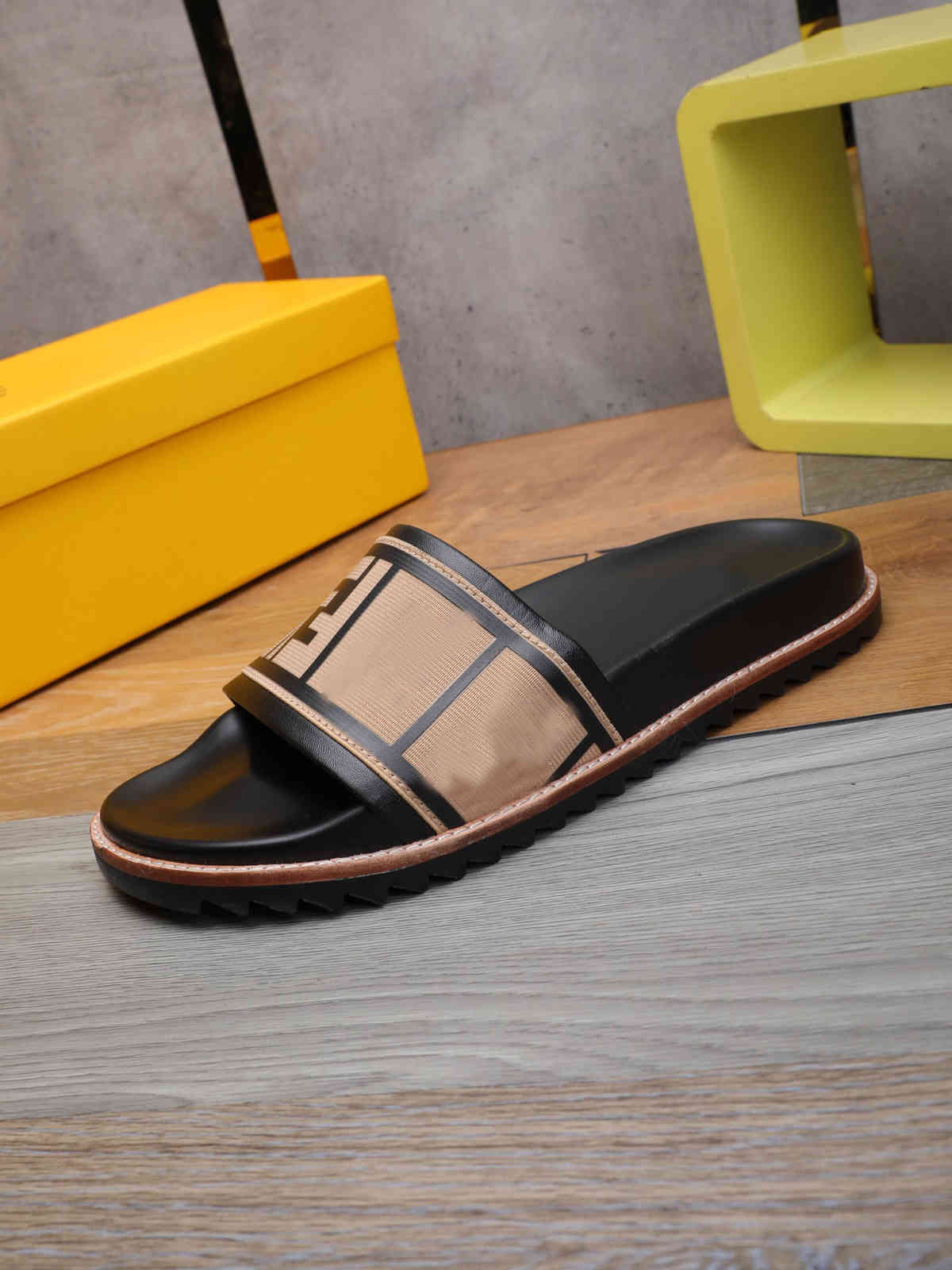 

slippers Classics Top flops Men Shoes Slide Summer Fashion Wide Flat Slippery genuine leather Letter flip-flop Sandal Slipper beach shoe big, Black