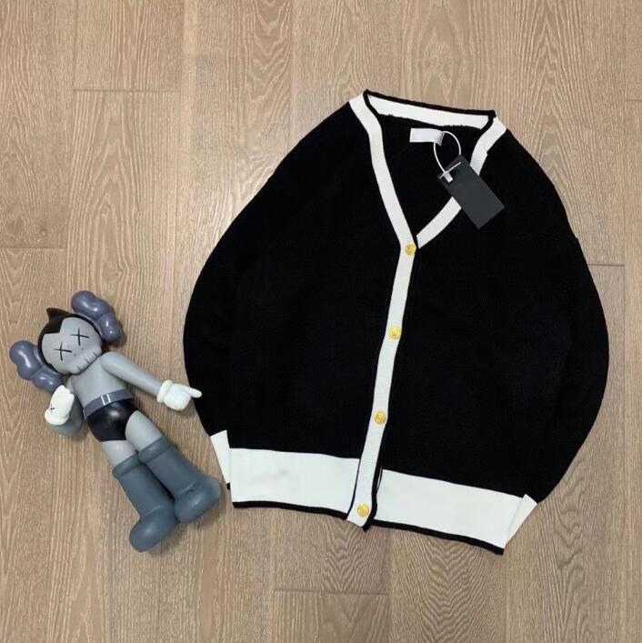 

Paris fashion Autumn/winter 2021ss Women's knits wear Cardigan High edition quality V-neck designer C letter brooch design thick warm, Customize