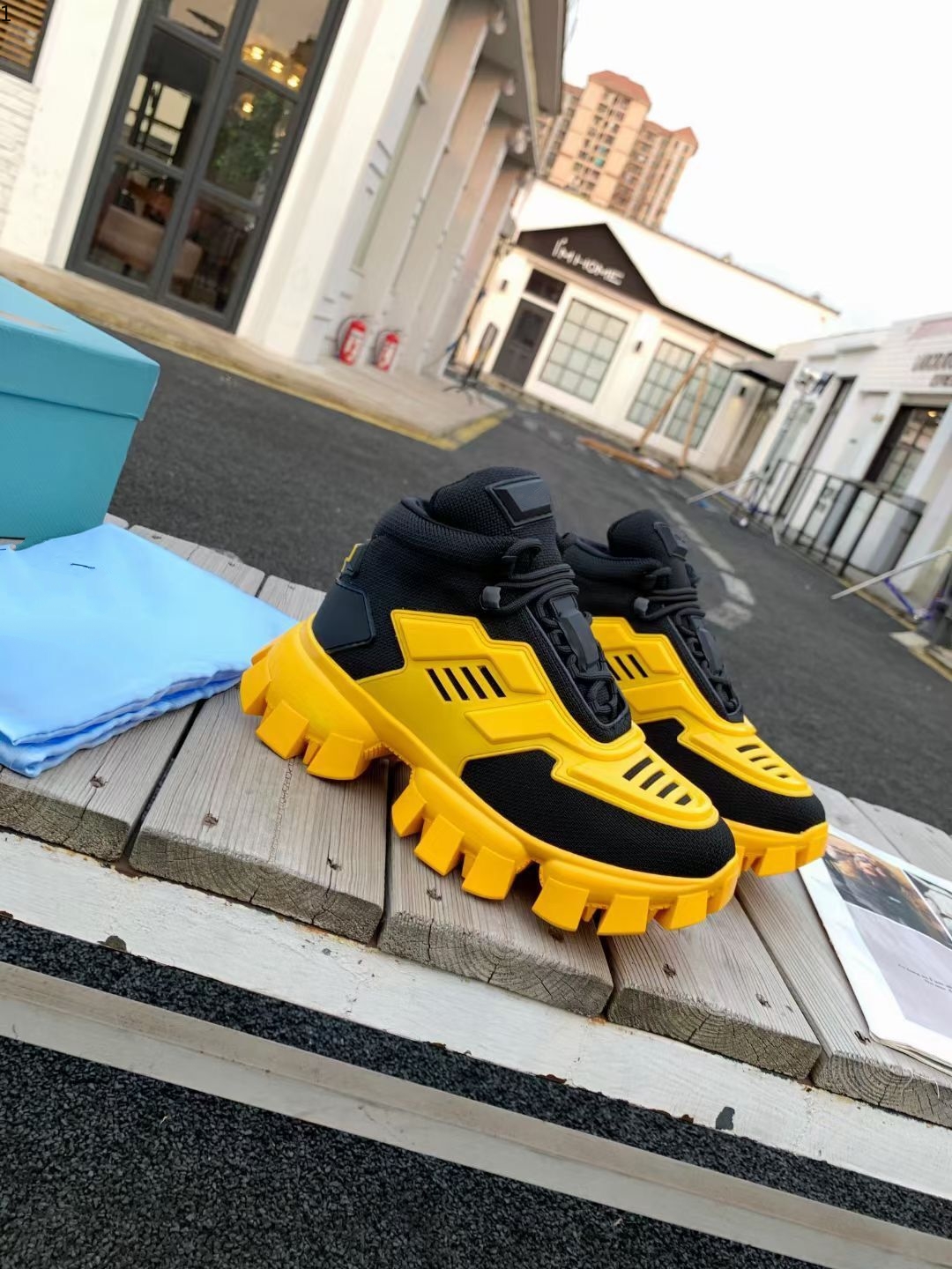 

2021 Fashion mens designer Cloudbust Thunderbasketball platform triple Sneaker vintage Casual men sock Shoes Outdoor Trainers mjk003