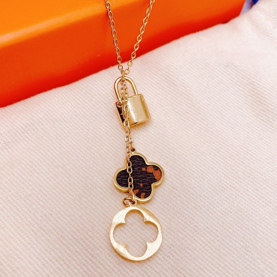 

Love Necklace Classic Pendants Fashion Elegant Necklaces Gift for Woman Jewelry Pendant Highly Quality with BOX
