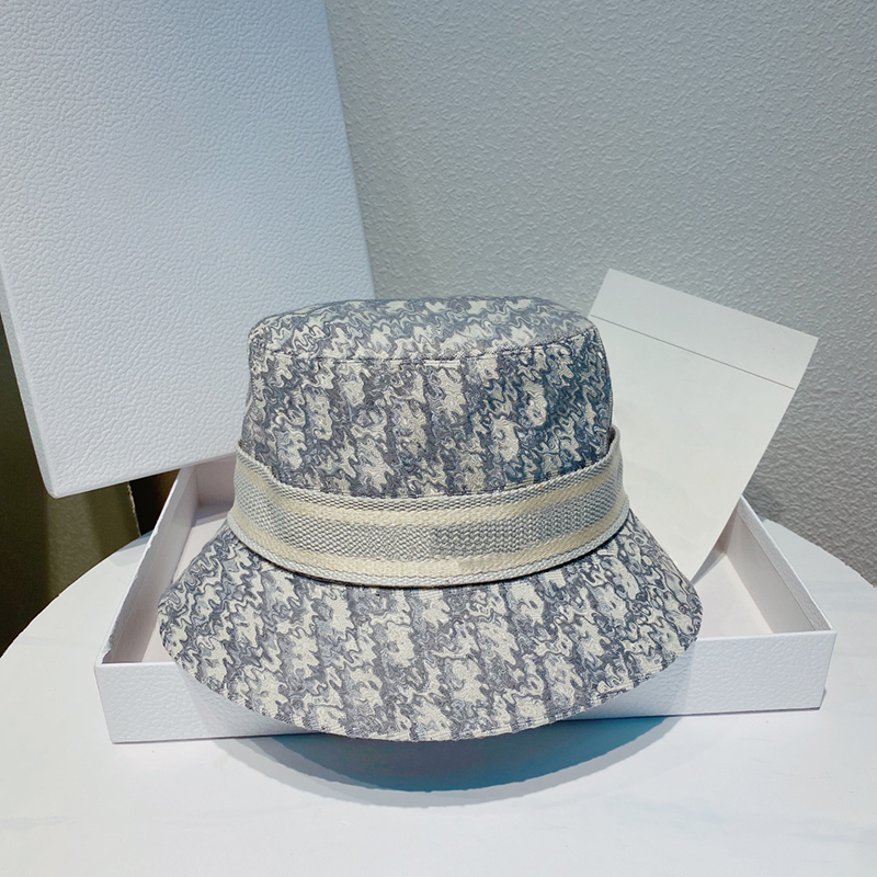 Fashion Bucket Hat Luxurys Designers Hats Women's New Wide Brim Caps Sunshade Cap Spring and Summer Vintage printing Seaside tourism