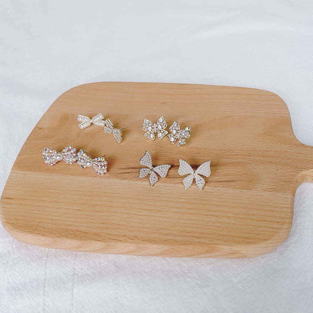 

Sweet, fresh and simple butterfly knot color diamond silver needle Earrings