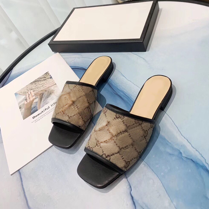 

luxury fashion designer slipper comfortable flat slippers with summer outdoor floor slide wedge sandals lady letters cowboy classic women beach shoes box 35-43 F01, White