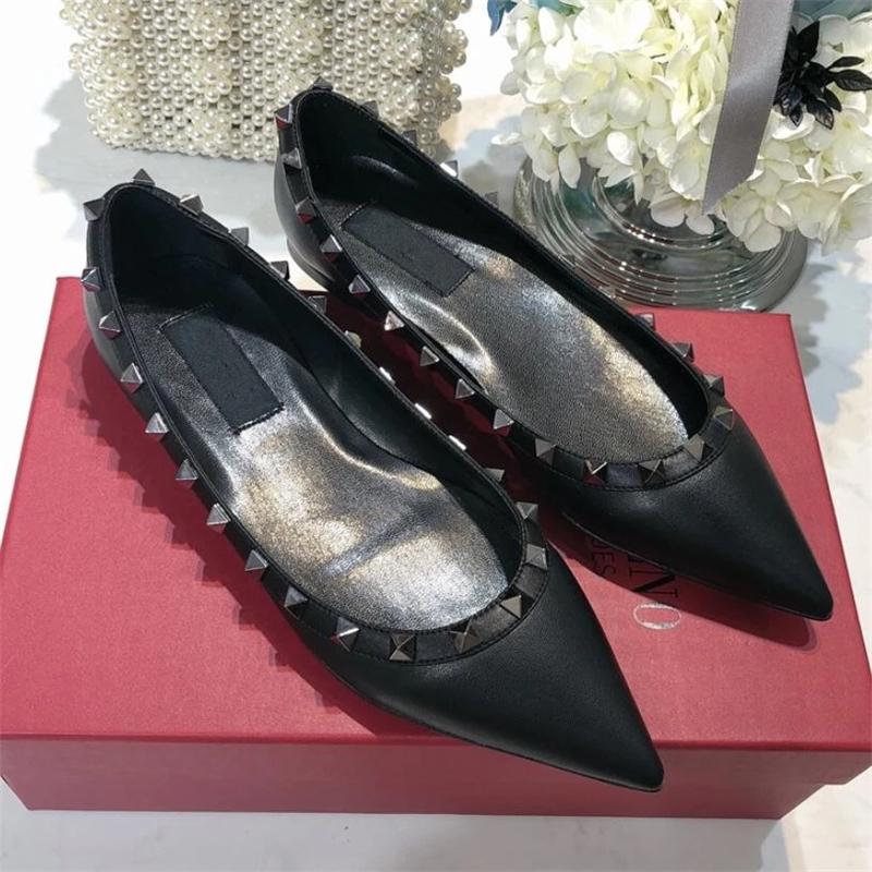 

Sandals 2021 Pointed Flat Black Leather Rivet Shoes Sexy Wedding With V