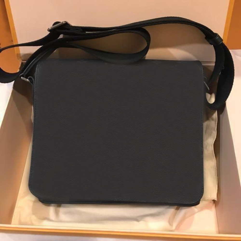 

Messenger Bags POCHETTE PM Men DISTRICT Business Portfolio Casual Cross Body Shoulder Bag Fashion Classic Leather Man, #m45272 size:25*22*7cm