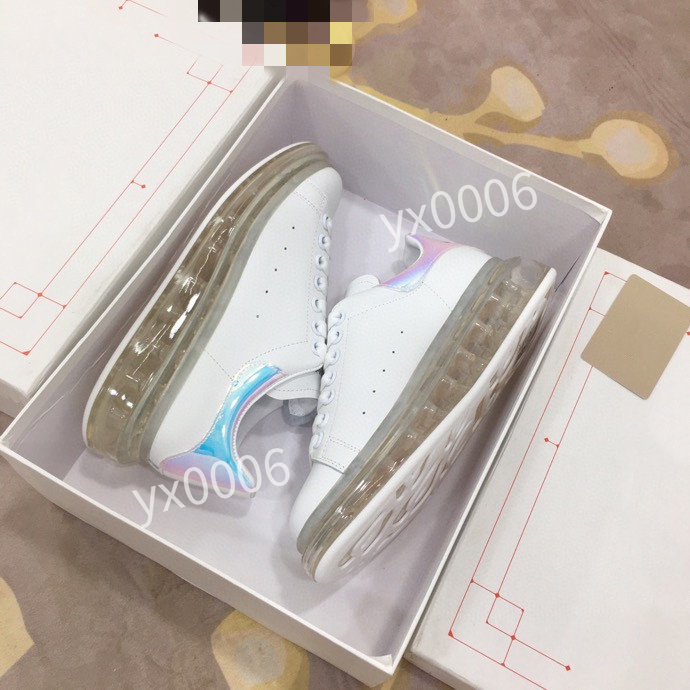 

2022 Mens Womens Casual shoe Blanche 35-45 et Noir Platform Pelle Black Leather Designer Sneaker Avant Garde outdoor Sports shoes Trainer hl210207, Choose the color