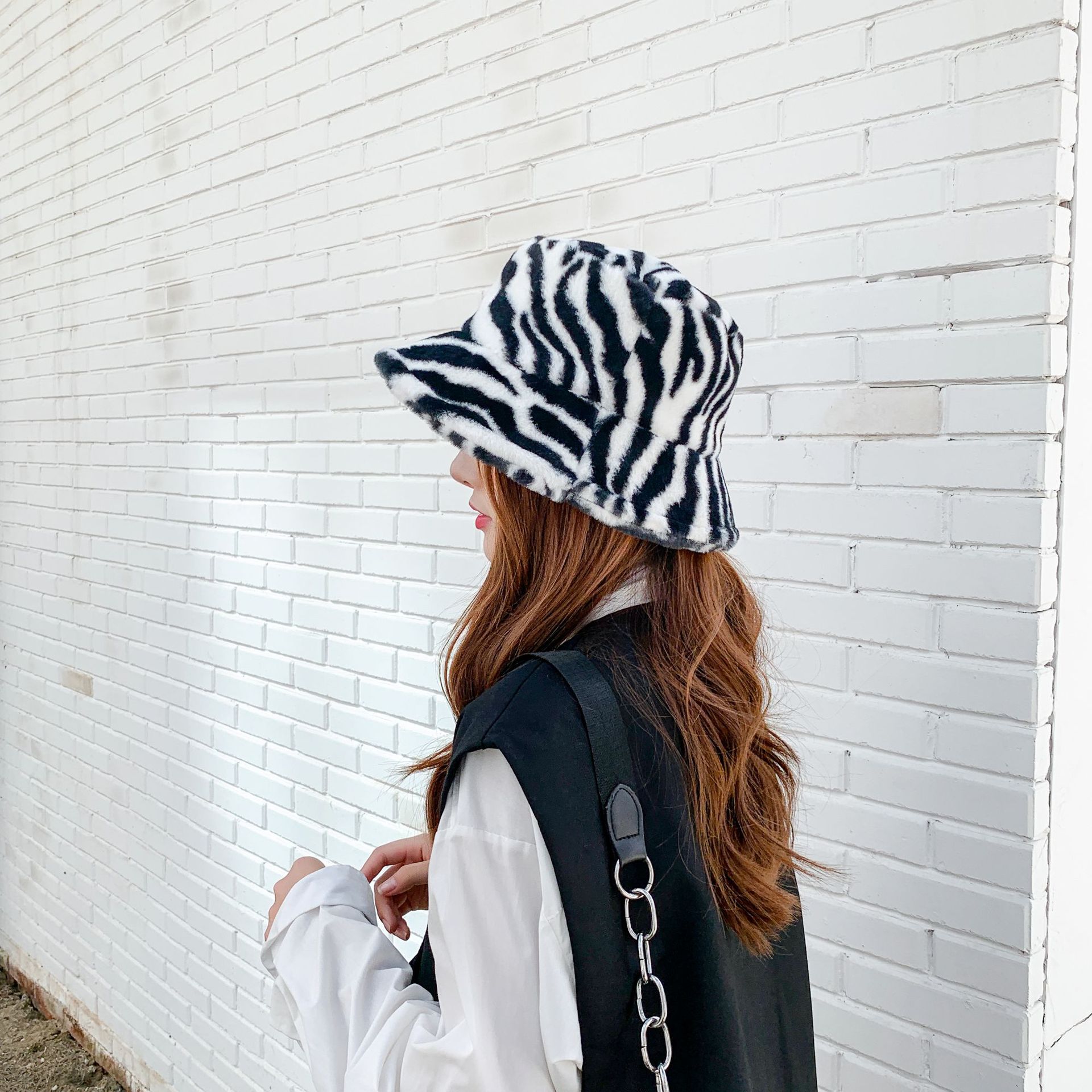 

women's new knitting hats zebra pattern fisherman Korean version all-match face cover Japanese cute INS plush basin hat tide, White