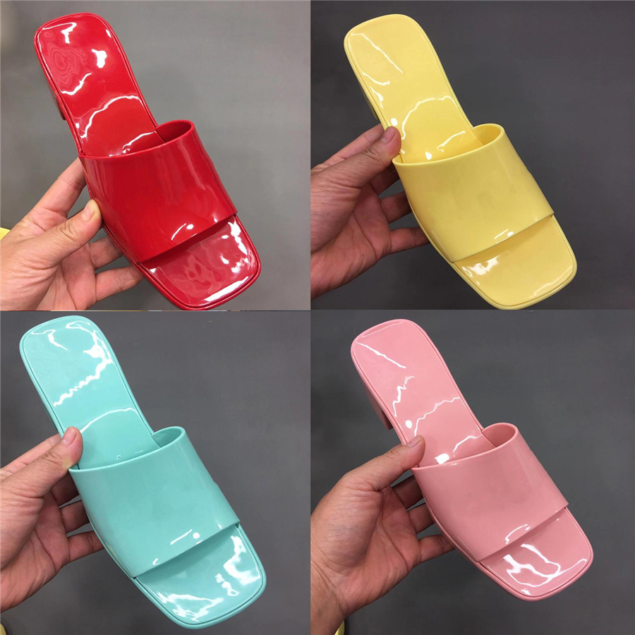 

2021 Designer Woman Fashion Beach Thick Bottom Slippers Platform Alphabet Lady Sandals Leather Rubber Fruit High Heel Slides Size 35-41, Red