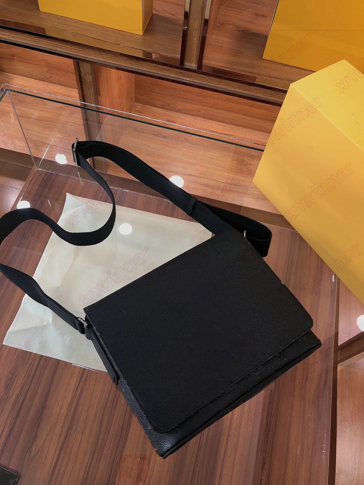 

District Pm Monograms Eclipse Black Coated Canvas Messenger Bag Mens Designer Leather Shoulder Bags Mans Luxurys Designers Cross Body Purse