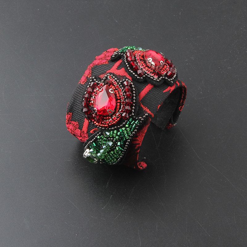 

Bangle Fashion Personality Baroque Inlaid Rhinestone Rice Bead Light Luxury Bracelet Ladies Prom Casual Jewelry 957