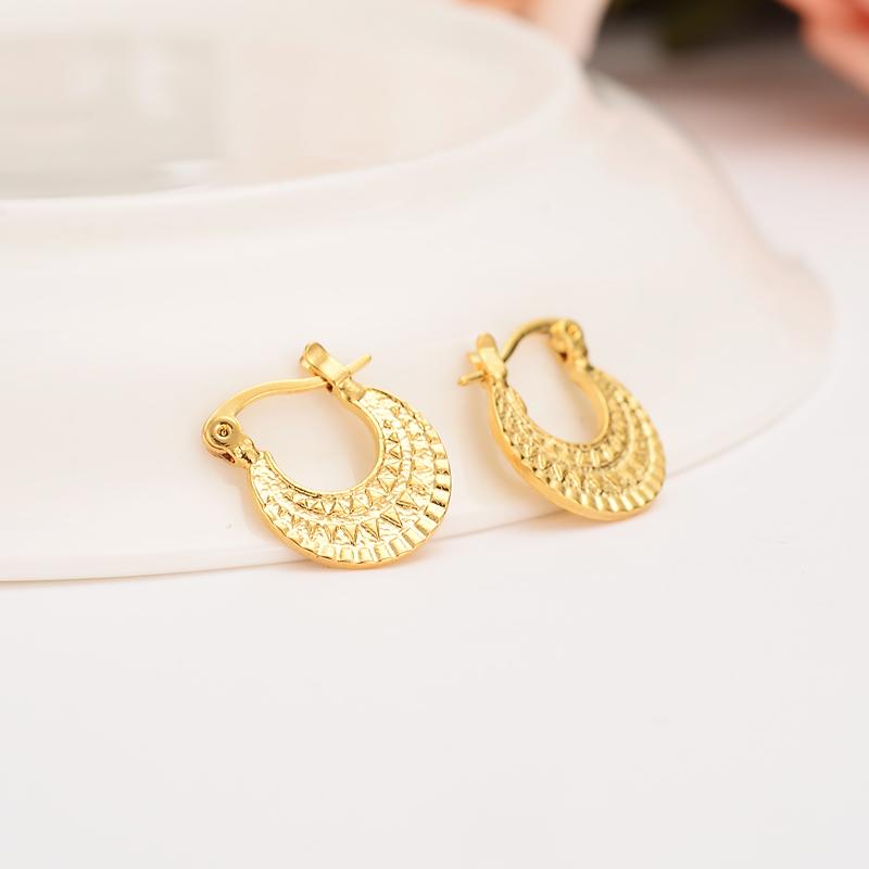 

Hoop & Huggie Simple Design Gold Color Earrings For Women Fashion Ear Cuff Piercing Dangle Earring Gift