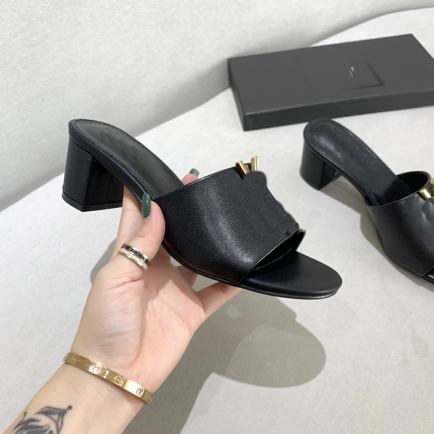 

2021 High Quality Classic Ladies Luxury Designer High Heel lvlouis Sandals Fashion Sandals Beach Slippers Platform flip flops ys l Sandals A111