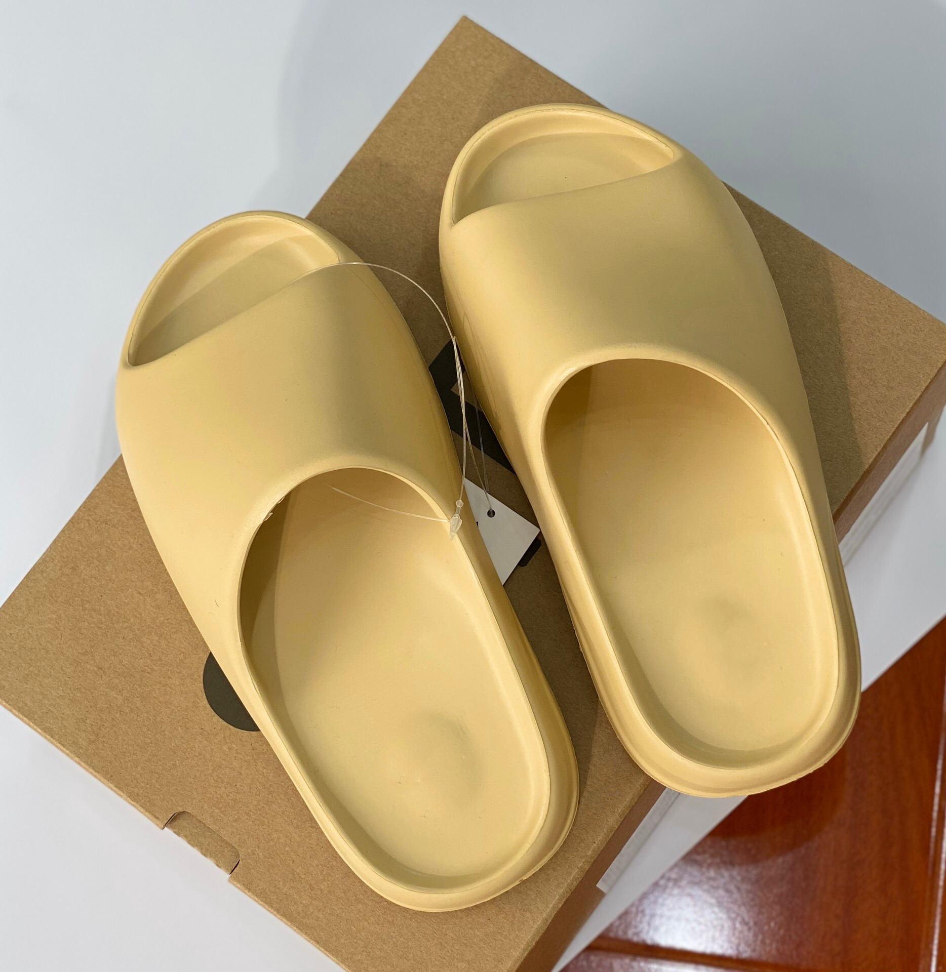 

2021 Mens sandals shoes resin bone earth brown fashion slipper foam runner triple black white orange core soot ararat men women slippers sneakers, Box