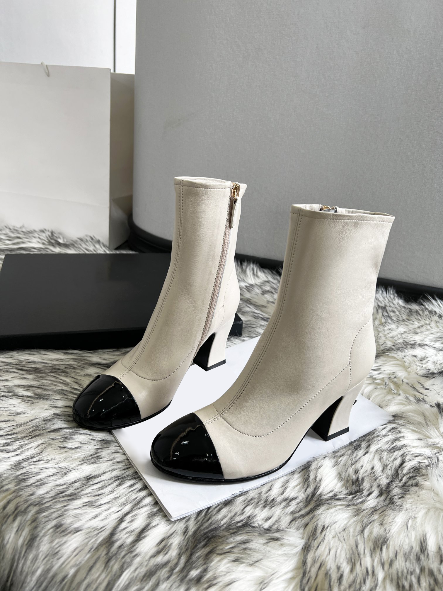 

2021 Luxury Designer Fashion Novelty Women Most New Ankle Boots Comfortable Breathable Size 35-42 with Box, Photo color