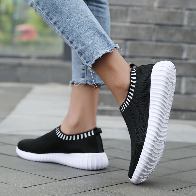 

Wholesale Women Sports shoes female flying 2021 spring and summer casual breathable black white red grey mesh womens students running, A2