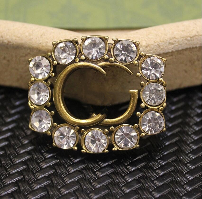 

2022 European and American alphabet brooches, retro diamonds, middle ages, hundred matching accessories, unisex, high quality fast delivery