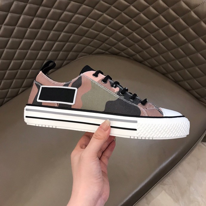

Valentin Top Quality Man designer Shoes Leather Screener Designer Sneaker New ACE embroidered strawberry Casual shoes 39-44, 01