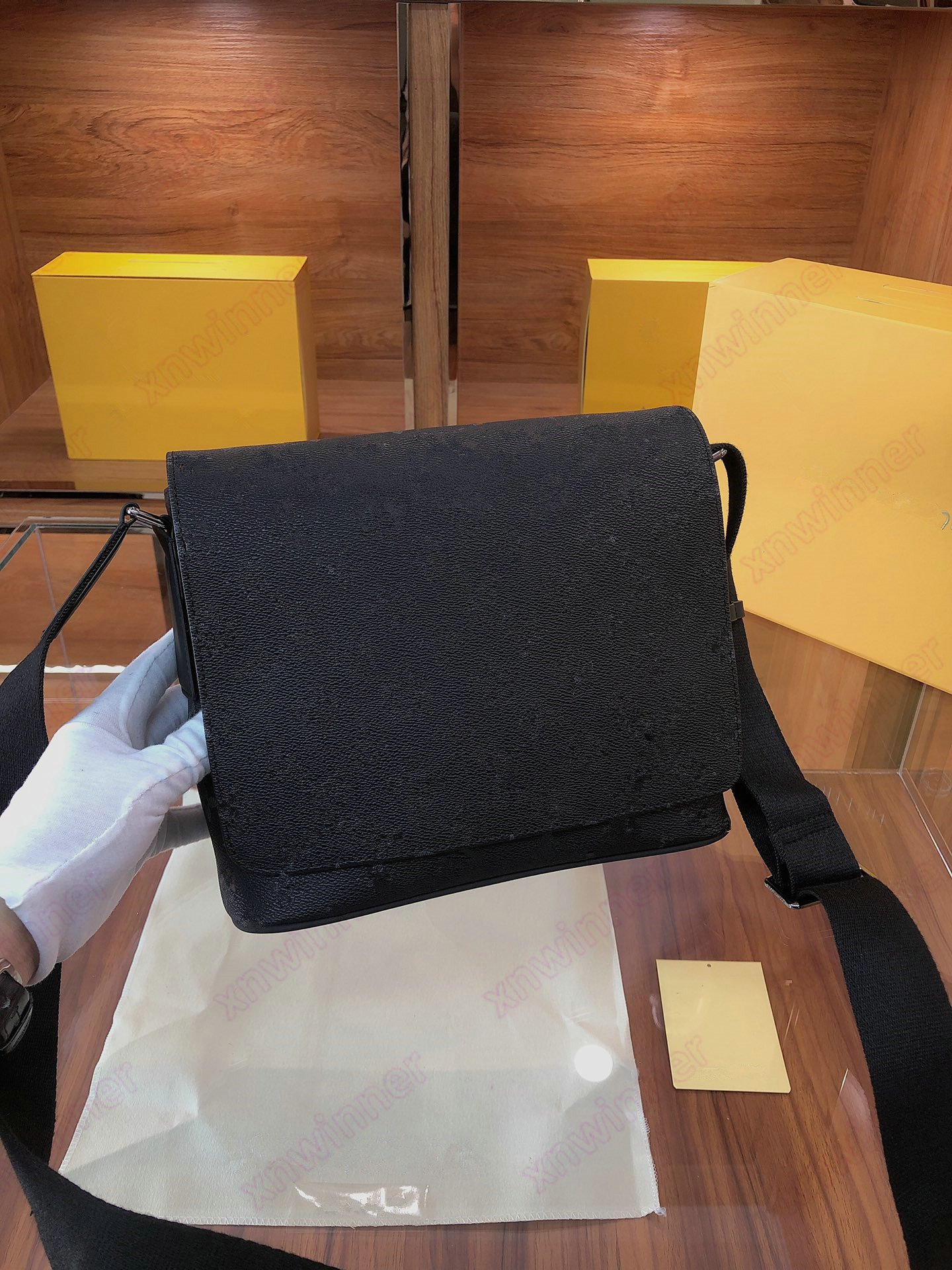 

District PM M45271 Eclipse Black Coated Canvas Messenger Bag Mens Designer Leather Shoulder Bags Mans Luxurys Designers Cross Body Purse Wal