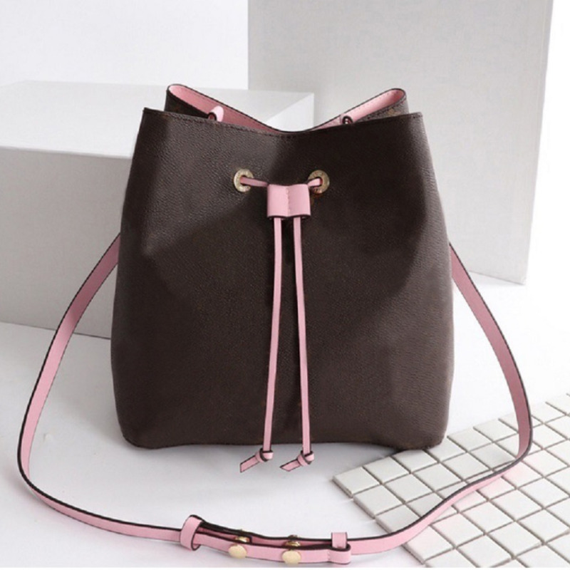 

Fashion Luxurys Designers Tote Crossbody Shoulder Handbags Messenger Bag Handbags Key Chains Credit Card Holder Zippy Coin Purse Purses
