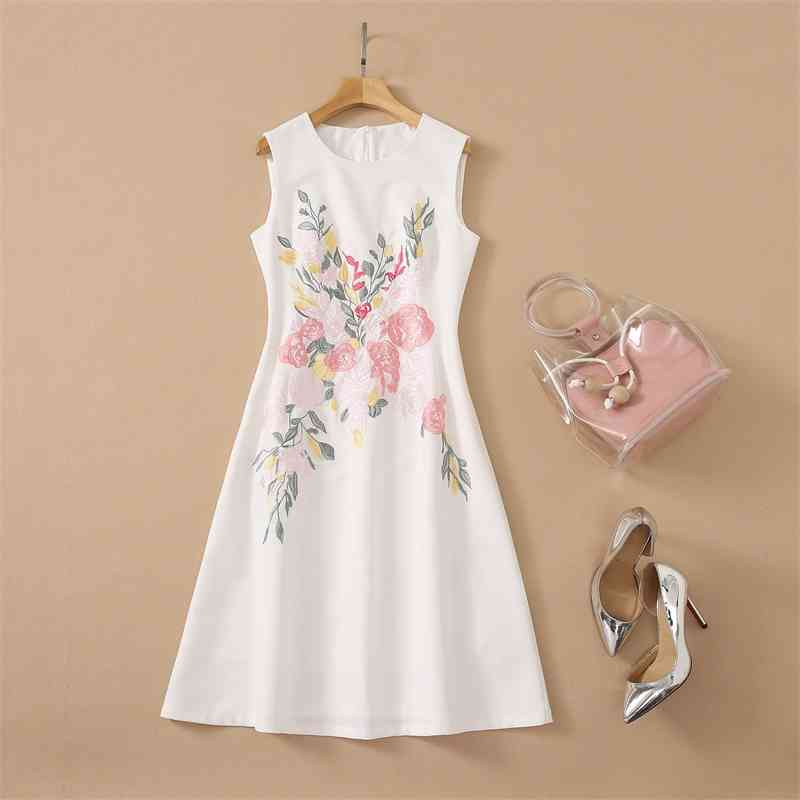 

Truevoker European Designer Festa Vestido Lady Sleeveless V-neck Embroidery White Mini Party Tank Dress 210602