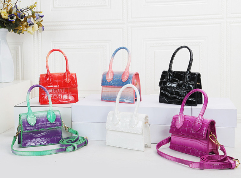 

INS Kids Gradient crocodile grain handbags children single shoulder bag women mini lipstick messenger bags A7144, Black