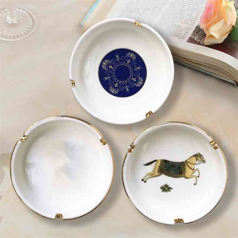 

European Porcelain Ash Tray Luxury Home Smoking Accessories Decorative Horse Ashtray Small Gifts For Boyfriend Father's Day 210902