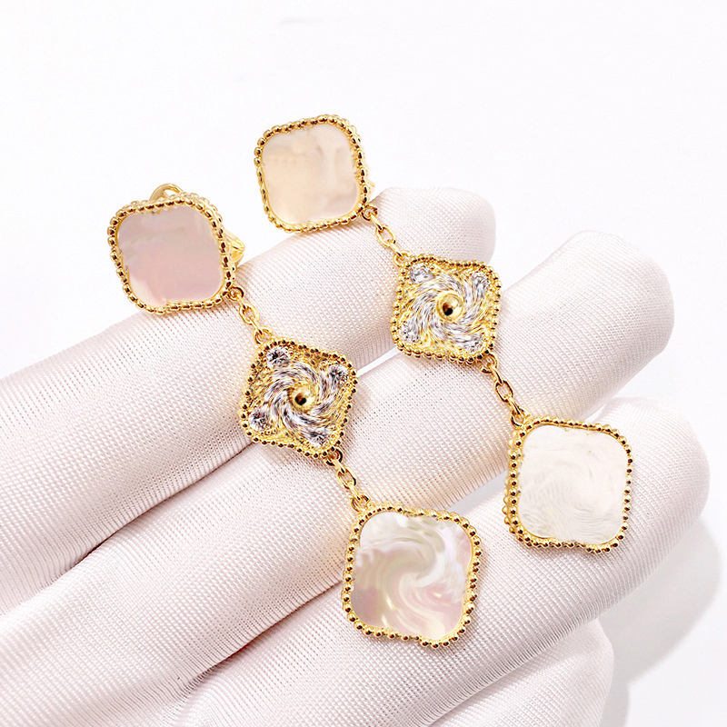 

Designer Earrings Luxury Fashion Vans Jewelry Clover Stud Flowers Charm Earrings Womens Carti Earring Holiday Gifts Party Decorations Cleef gdfgfd