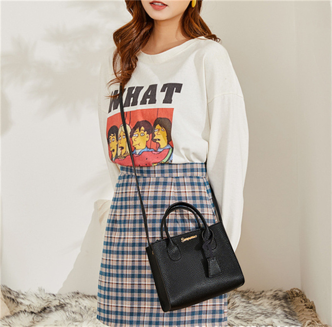 

designers duffel bags 45cm 55cm luxury large capacity travel sale women men genuine leather shoulder fashion bag carry rivets with lock head